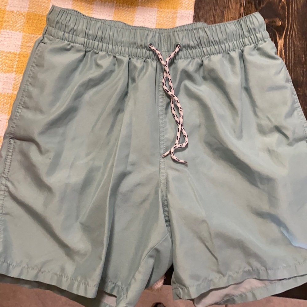 Men’s swimming trunks